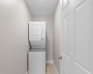 2121 Fountain View Drive - Photo Thumbnail 14