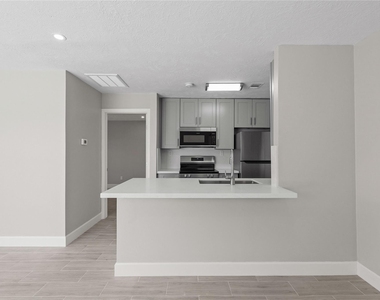 2121 Fountain View Drive - Photo Thumbnail 6