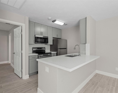 2121 Fountain View Drive - Photo Thumbnail 3