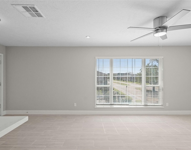 2121 Fountain View Drive - Photo Thumbnail 10