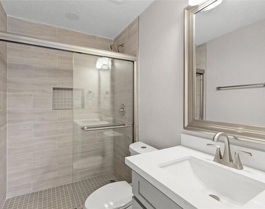 2121 Fountain View Drive - Photo Thumbnail 15