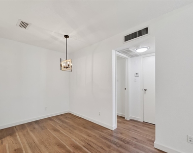 7900 N Stadium Drive - Photo Thumbnail 21