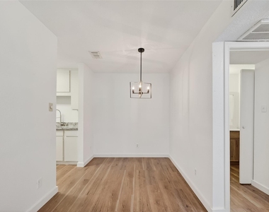 7900 N Stadium Drive - Photo Thumbnail 19