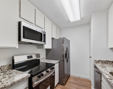 7900 N Stadium Drive - Photo Thumbnail 8