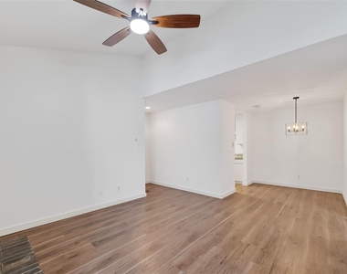 7900 N Stadium Drive - Photo Thumbnail 16