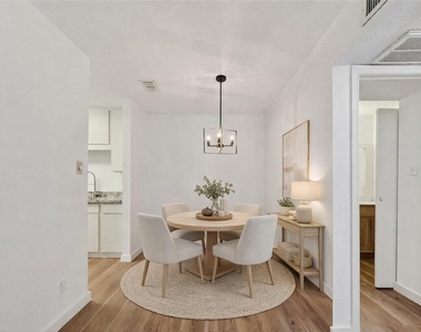 7900 N Stadium Drive - Photo Thumbnail 6