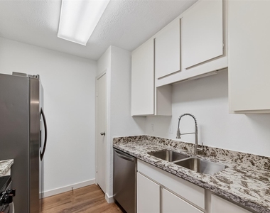 7900 N Stadium Drive - Photo Thumbnail 24