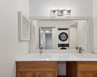 7900 N Stadium Drive - Photo Thumbnail 9