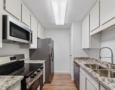 7900 N Stadium Drive - Photo Thumbnail 7