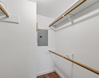 7900 N Stadium Drive - Photo Thumbnail 5