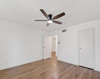 7900 N Stadium Drive - Photo Thumbnail 25