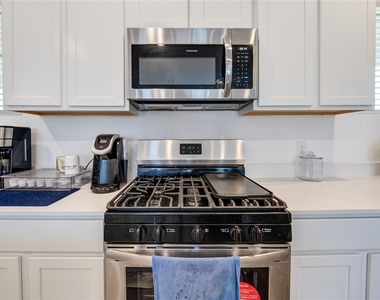 2904 Cordova Hill Drive - Photo Thumbnail 10