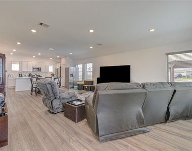 2904 Cordova Hill Drive - Photo Thumbnail 3
