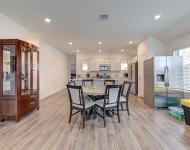 2904 Cordova Hill Drive - Photo Thumbnail 7