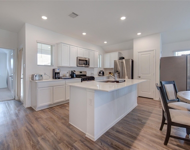 2904 Cordova Hill Drive - Photo Thumbnail 13