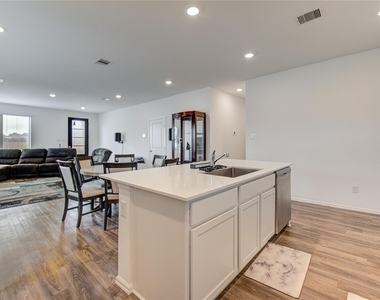 2904 Cordova Hill Drive - Photo Thumbnail 8