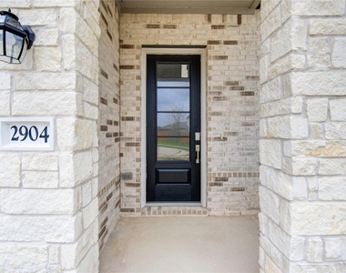 2904 Cordova Hill Drive - Photo Thumbnail 2