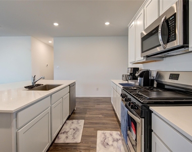 2904 Cordova Hill Drive - Photo Thumbnail 9