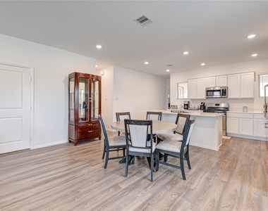 2904 Cordova Hill Drive - Photo Thumbnail 6