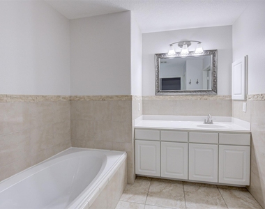 3118 Clipper Winds Way - Photo Thumbnail 9