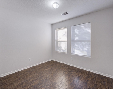 3118 Clipper Winds Way - Photo Thumbnail 13