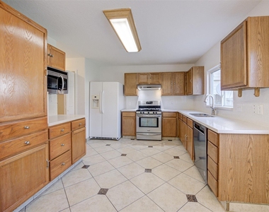 3118 Clipper Winds Way - Photo Thumbnail 6