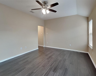 6407 Bennington Spgs Drive - Photo Thumbnail 16