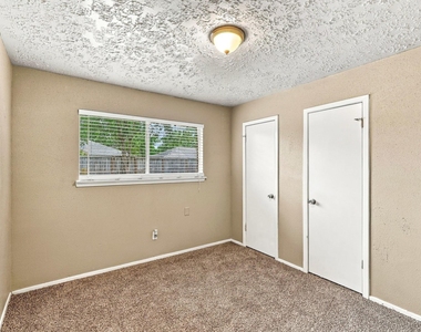16410 Sky Blue Lane - Photo Thumbnail 11