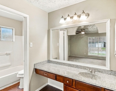 16410 Sky Blue Lane - Photo Thumbnail 10