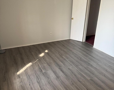 10603 S Wilcrest Drive - Photo Thumbnail 8