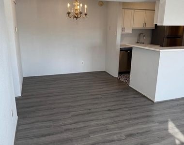 10603 S Wilcrest Drive - Photo Thumbnail 3