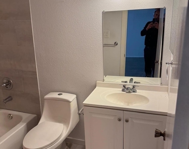 10603 S Wilcrest Drive - Photo Thumbnail 6