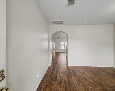 1111 Auburn View Lane - Photo Thumbnail 2