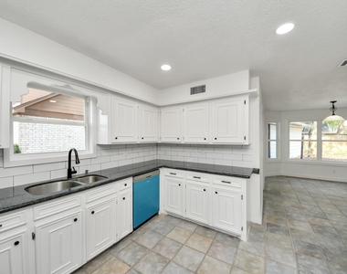 616 S Rivershire Drive - Photo Thumbnail 16