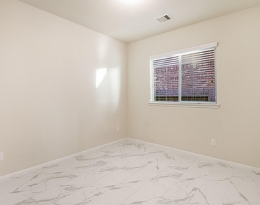 9162 Monarch Field Lane - Photo Thumbnail 6