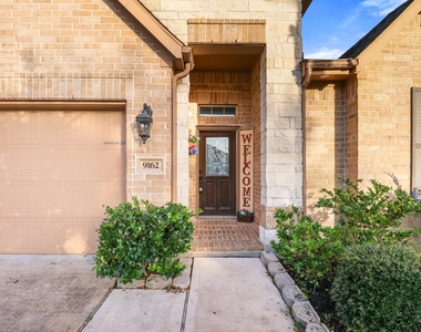 9162 Monarch Field Lane - Photo Thumbnail 4