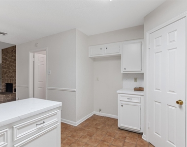 7935 Yellow Pine Drive - Photo Thumbnail 10