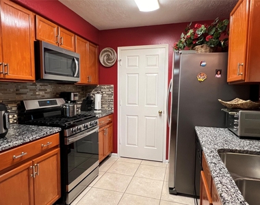 13706 Maximos Drive - Photo Thumbnail 13