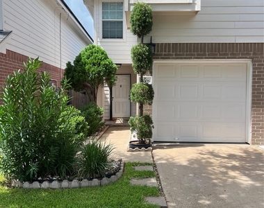 13706 Maximos Drive - Photo Thumbnail 1