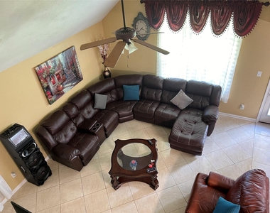 13706 Maximos Drive - Photo Thumbnail 9