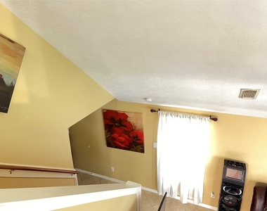 13706 Maximos Drive - Photo Thumbnail 33