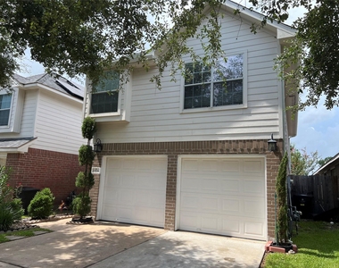 13706 Maximos Drive - Photo Thumbnail 3