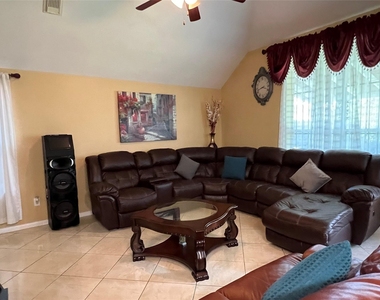 13706 Maximos Drive - Photo Thumbnail 8