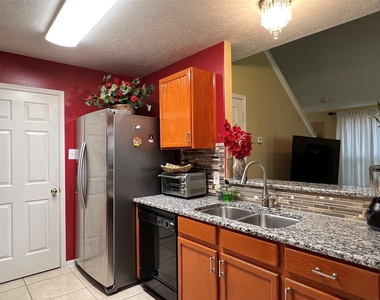 13706 Maximos Drive - Photo Thumbnail 12
