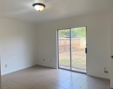 6524 Loch Langham Drive - Photo Thumbnail 4
