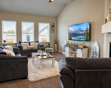 15118 Breeze Forest Court - Photo Thumbnail 4