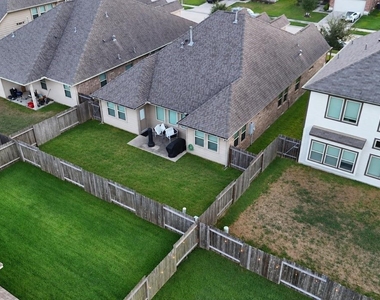 15118 Breeze Forest Court - Photo Thumbnail 16