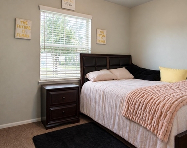 15118 Breeze Forest Court - Photo Thumbnail 11
