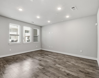 4819 Caroline Street - Photo Thumbnail 21