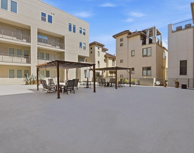 4819 Caroline Street - Photo Thumbnail 35